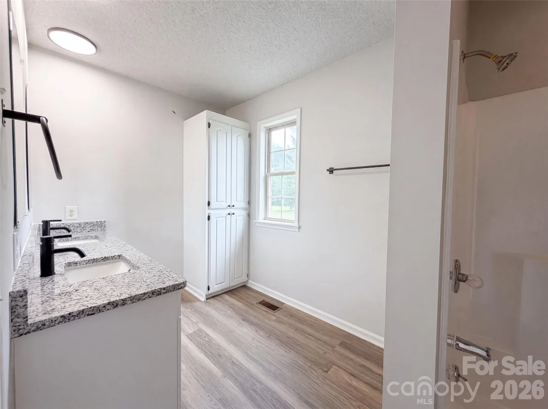 Photo of 972 Darby Road