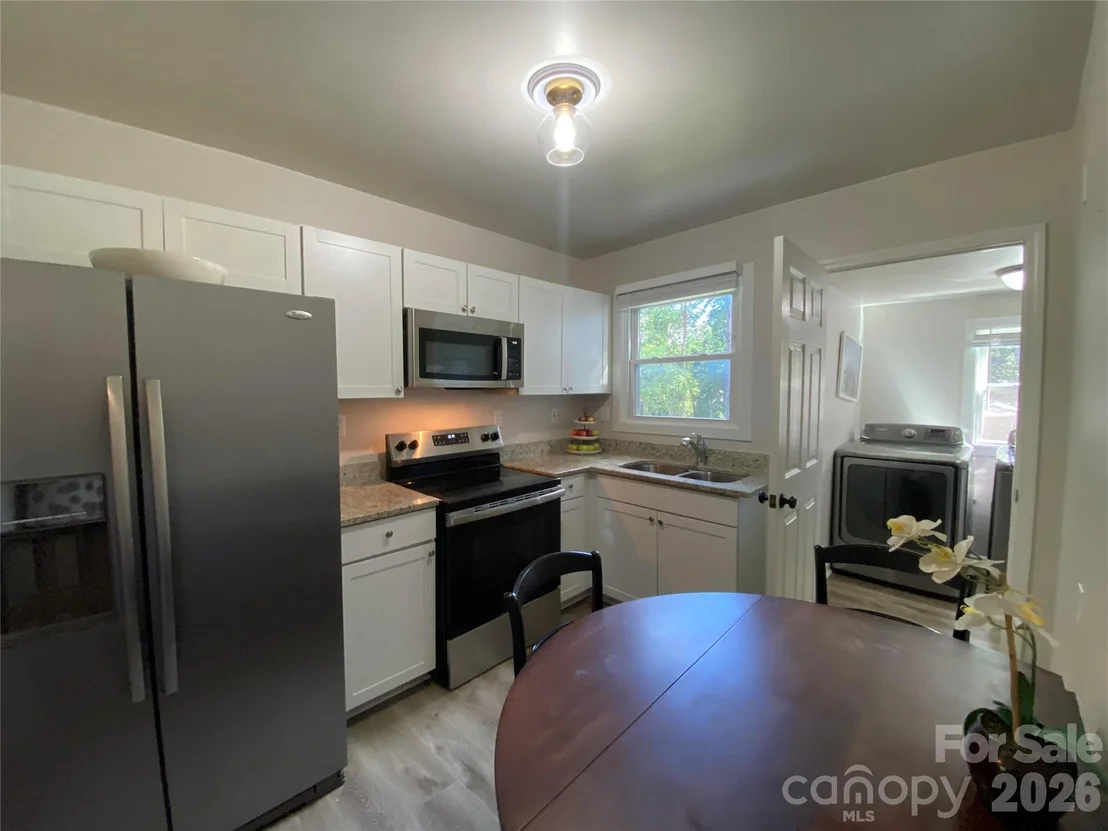 Photo of 2906 Rush Avenue