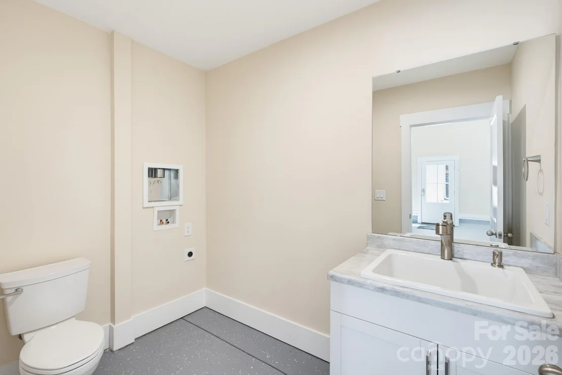 Photo of 2507 Forest Lawn Drive