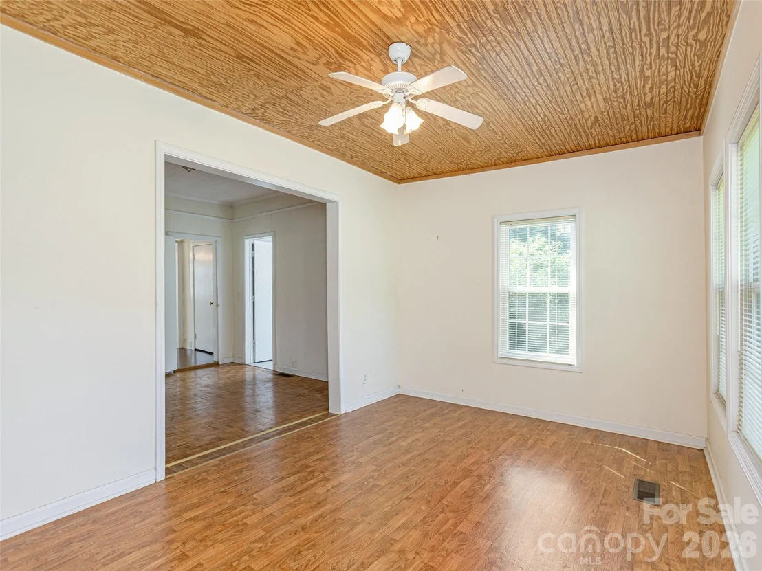 Photo of 34 Lockhart Road