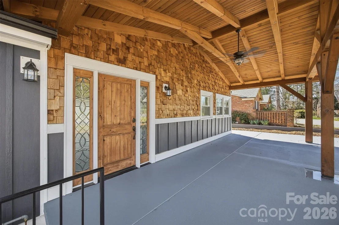 Photo of 223 W Park Drive
