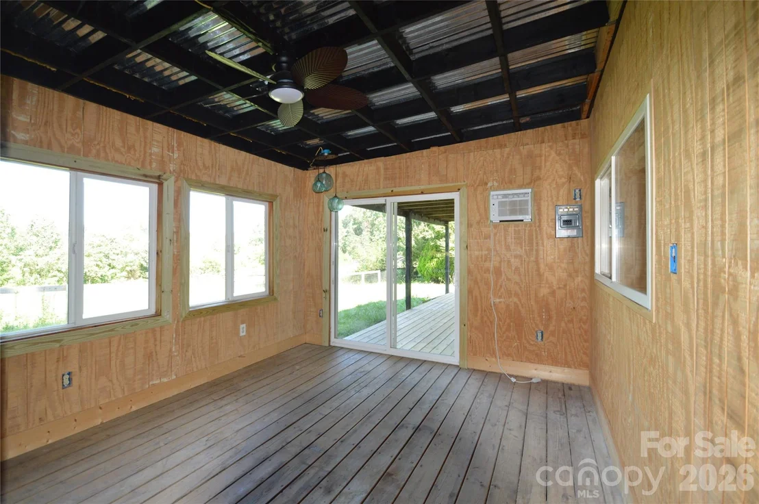 Photo of 1183 Sandy Plains Road