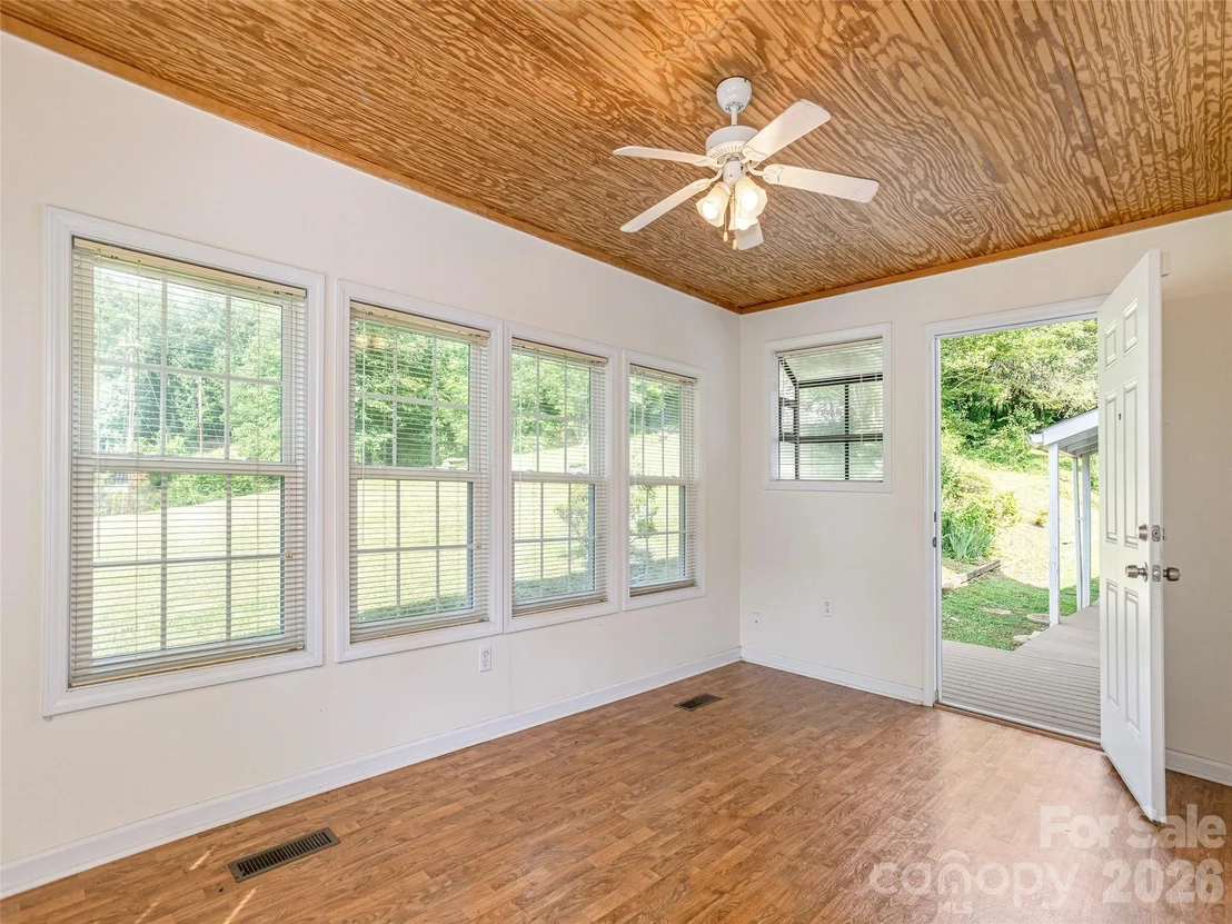 Photo of 34 Lockhart Road