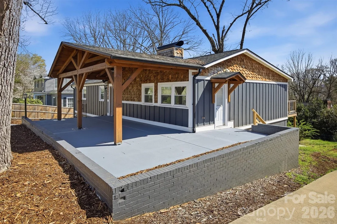 Photo of 223 W Park Drive