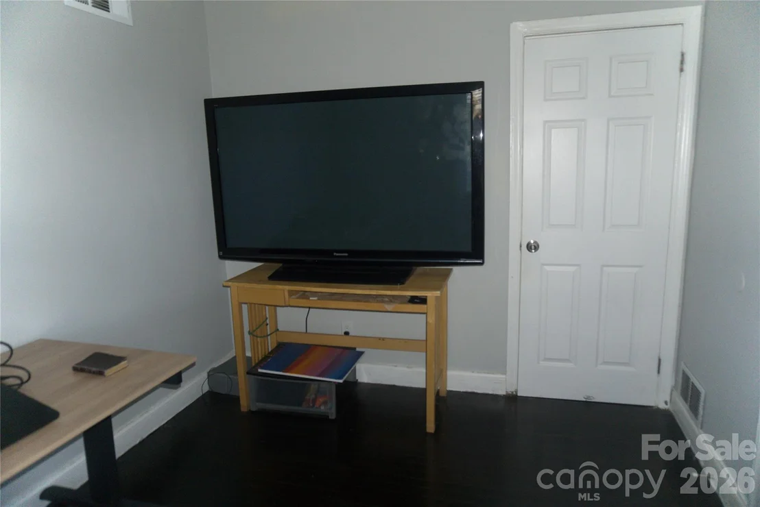 Photo of 2851 Burbank Drive