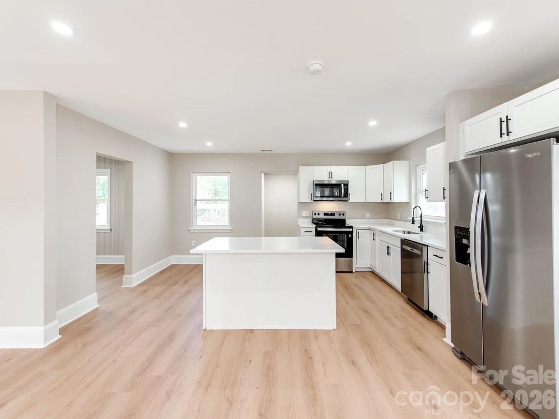 Photo of 2025 Birchcrest Drive