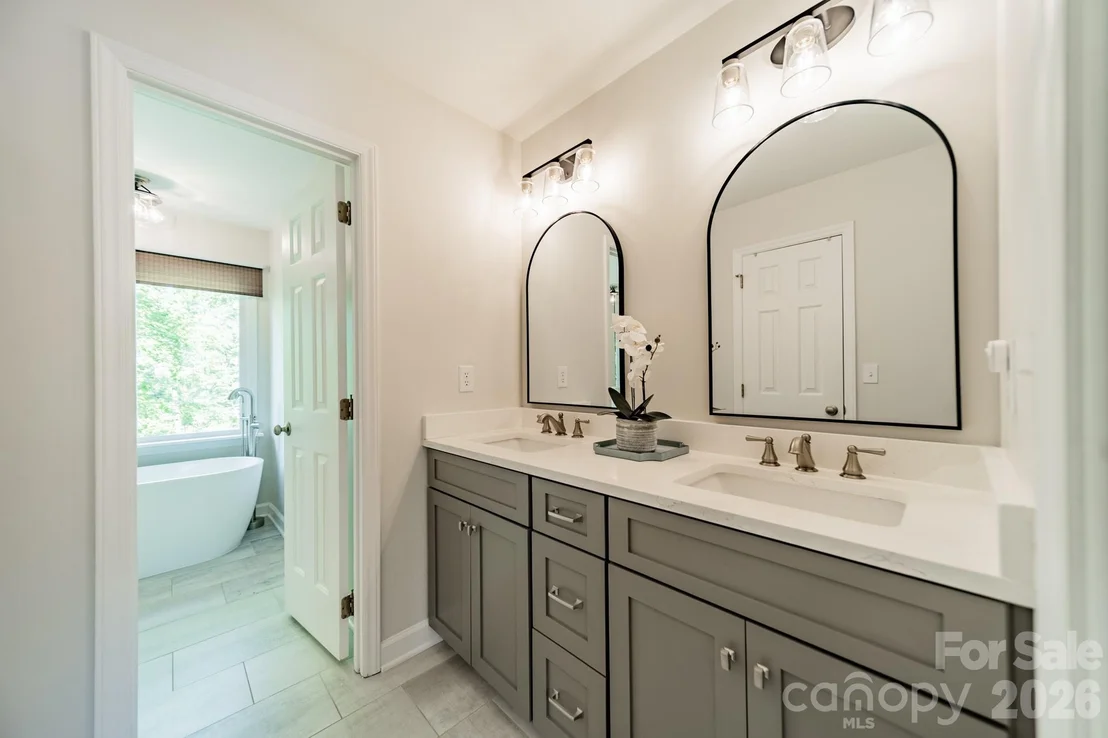Photo of 231 S Downs Way