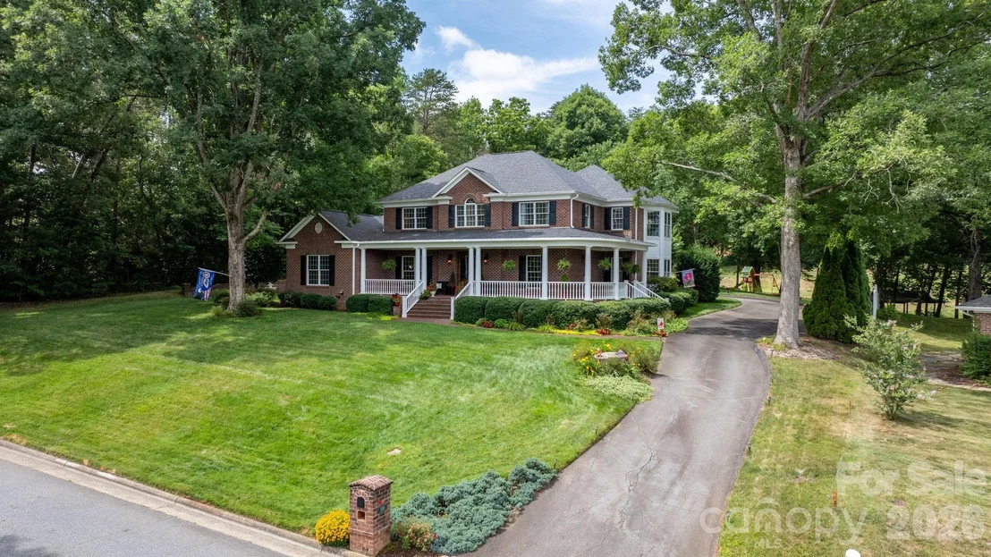 Photo of 3740 Pinecrest Drive NE