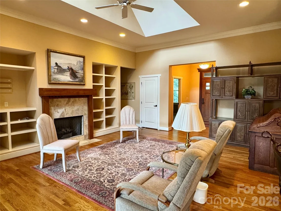 Photo of 894 Dunroy Drive