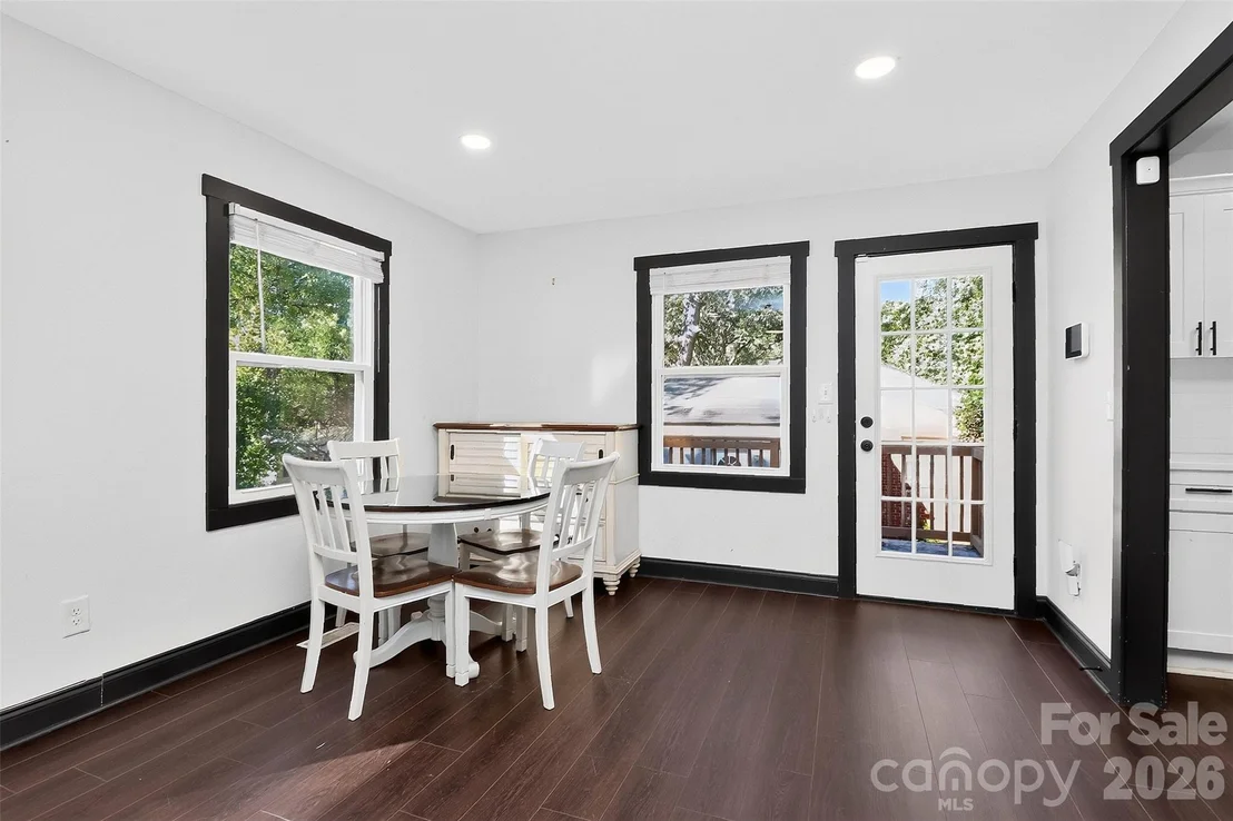 Photo of 2736 Royston Road