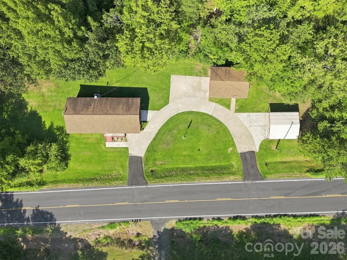 Photo of 728 Center Road