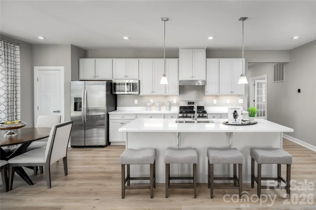 Photo of 925 Heathway Drive
