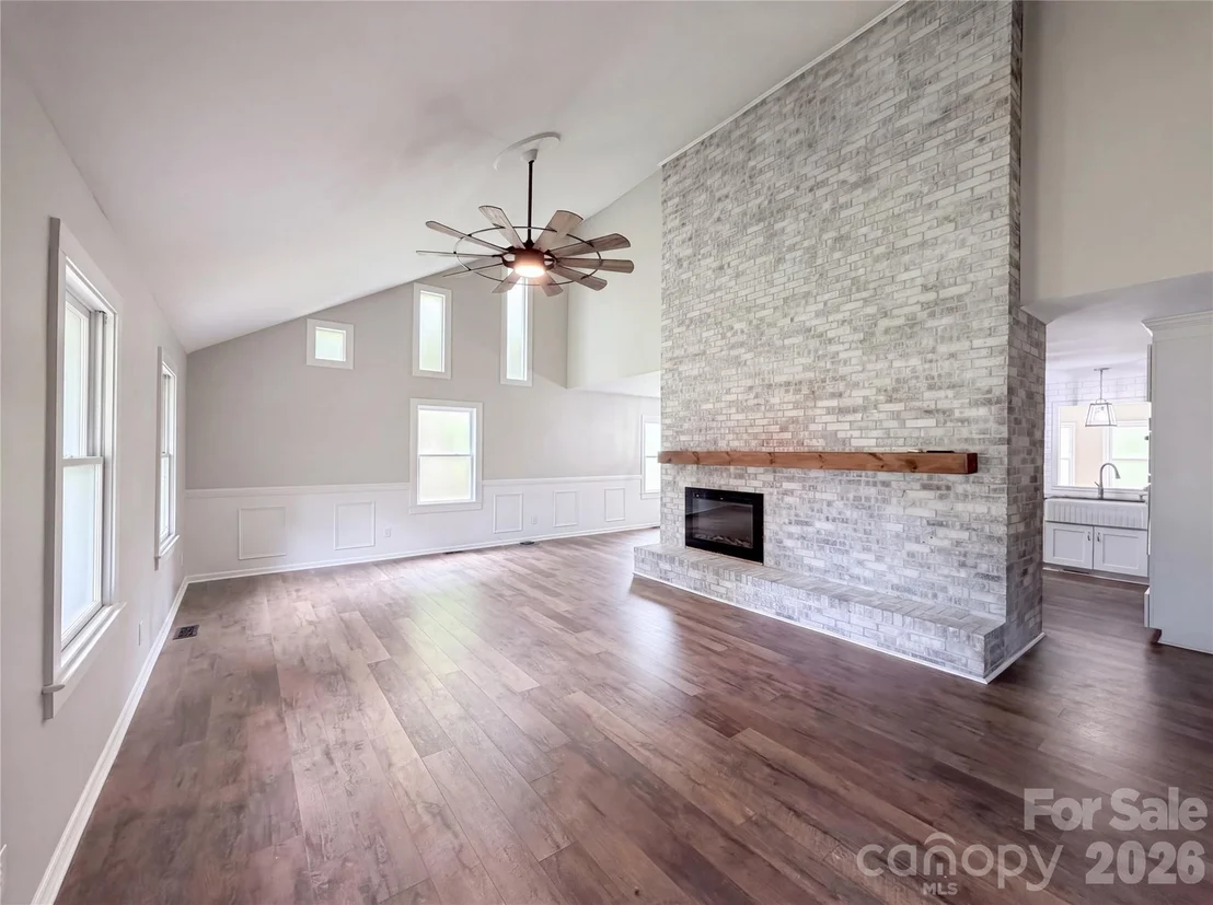 Photo of 706 Crescent Drive