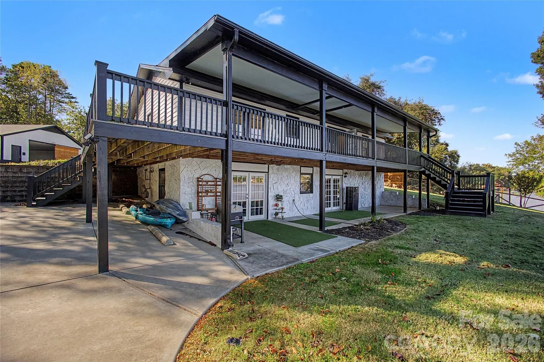 Photo of 3121 Lakeside Circle
