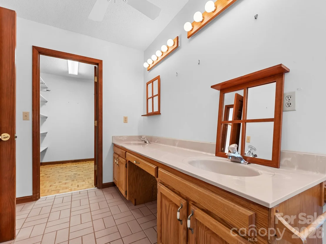 Photo of 220 Wingfield Way