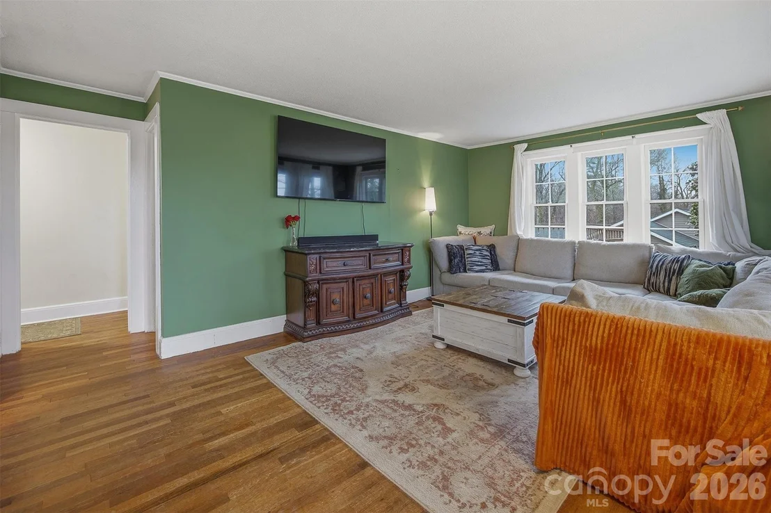 Photo of 44 Forest Avenue