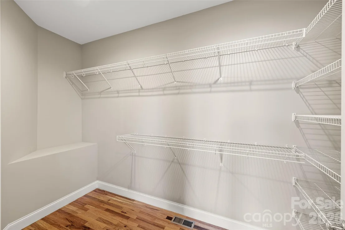 Photo of 490 Mapleton Lane