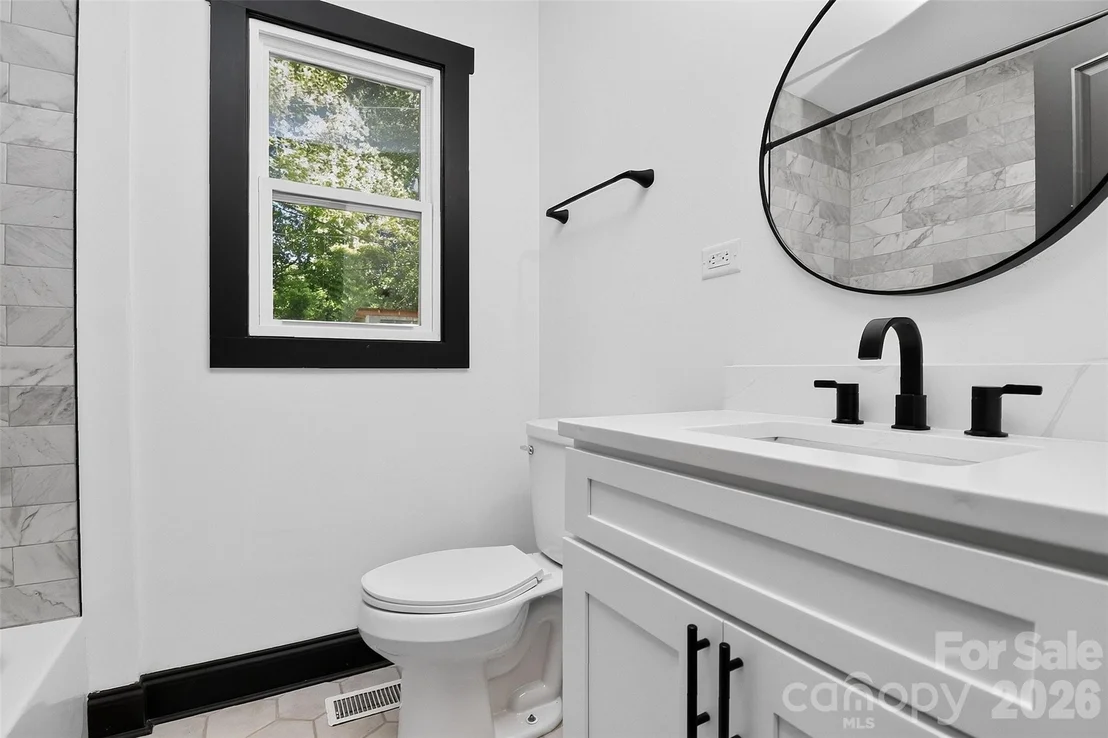 Photo of 2736 Royston Road