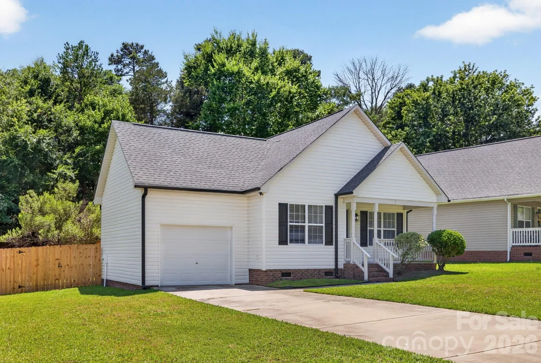 Photo of 1001 Loch Lomond Circle