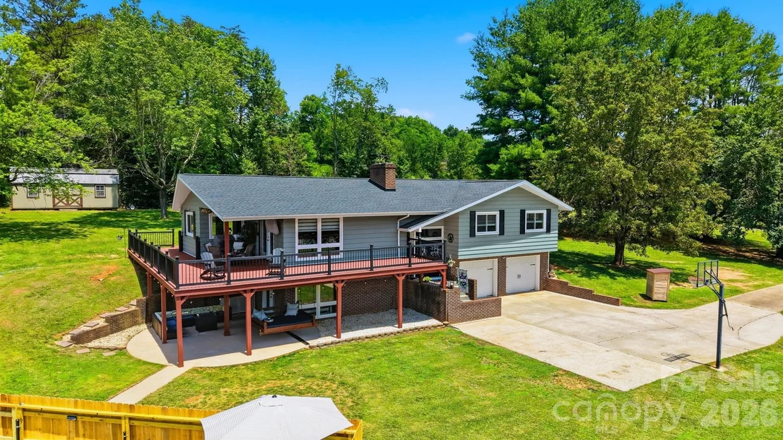 Photo of 2411 Robertson Lane