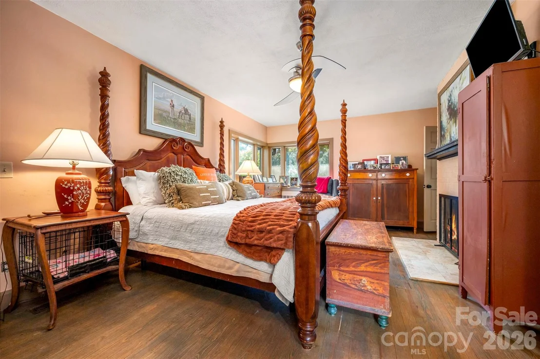 Photo of 936 Golden Road