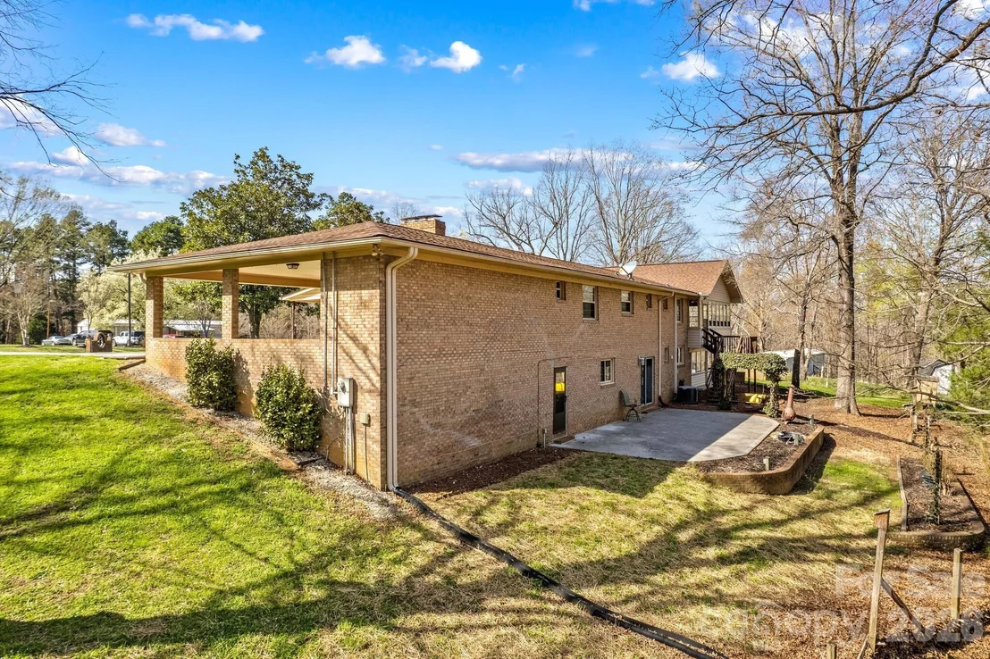 Photo of 5075 Lakeview Drive