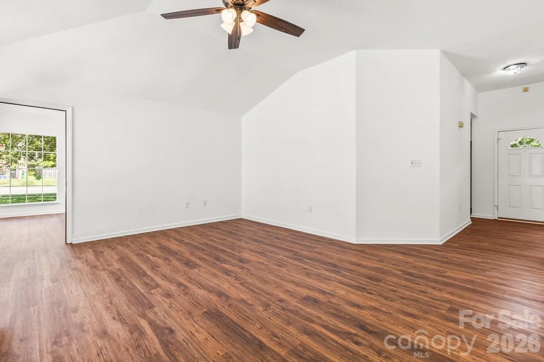 Photo of 739 Oakbluff Circle