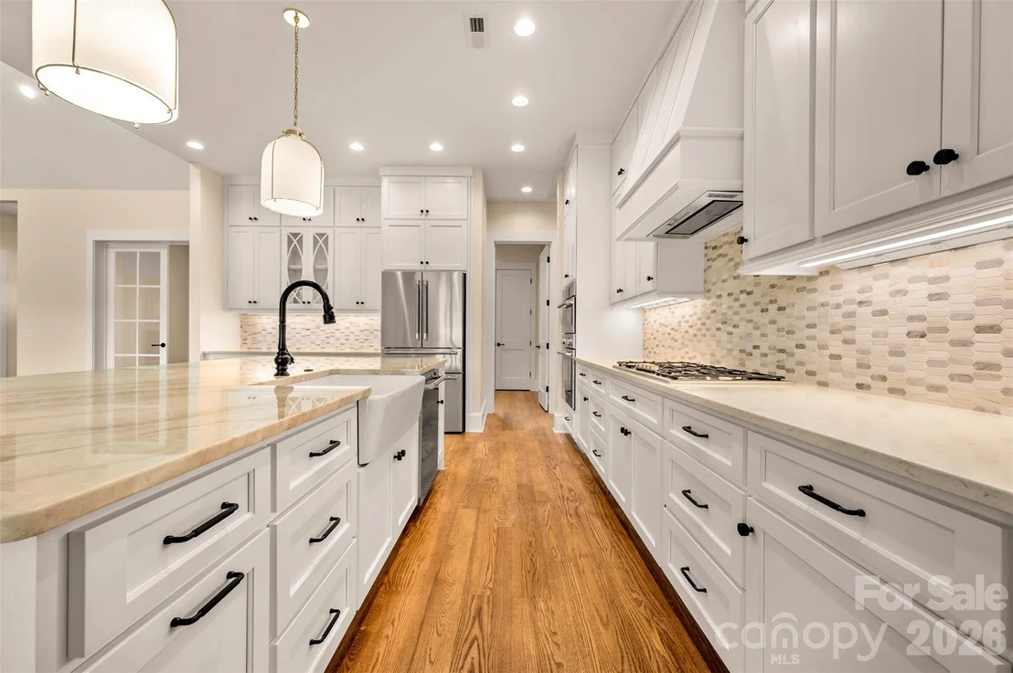 Photo of 978 Mapleton Lane