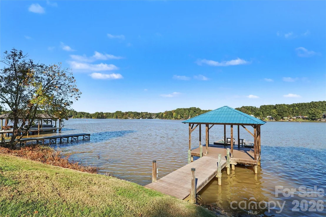 Photo of 3121 Lakeside Circle