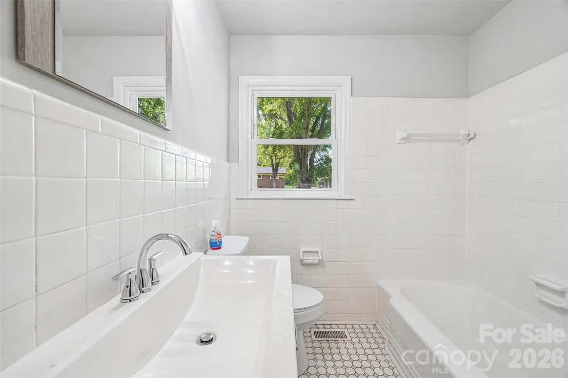 Photo of 808 Lowery Street