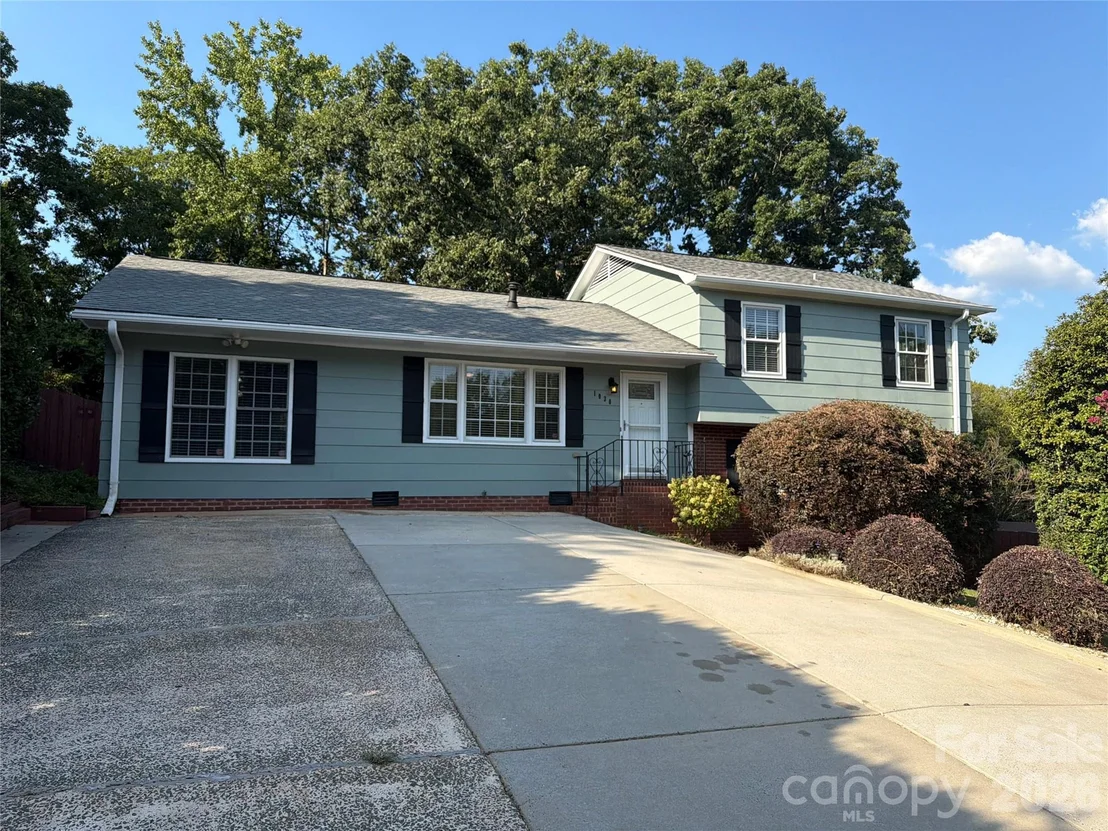 Photo of 1030 Mclaughlin Drive