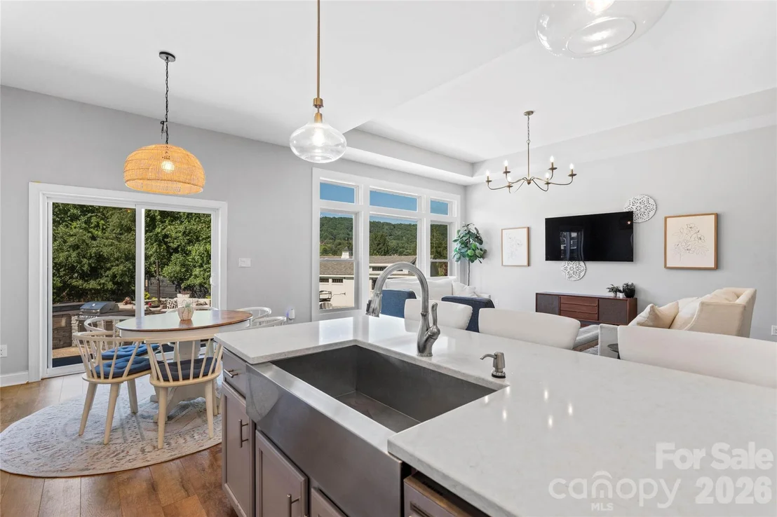 Photo of 394 Kellwood Drive