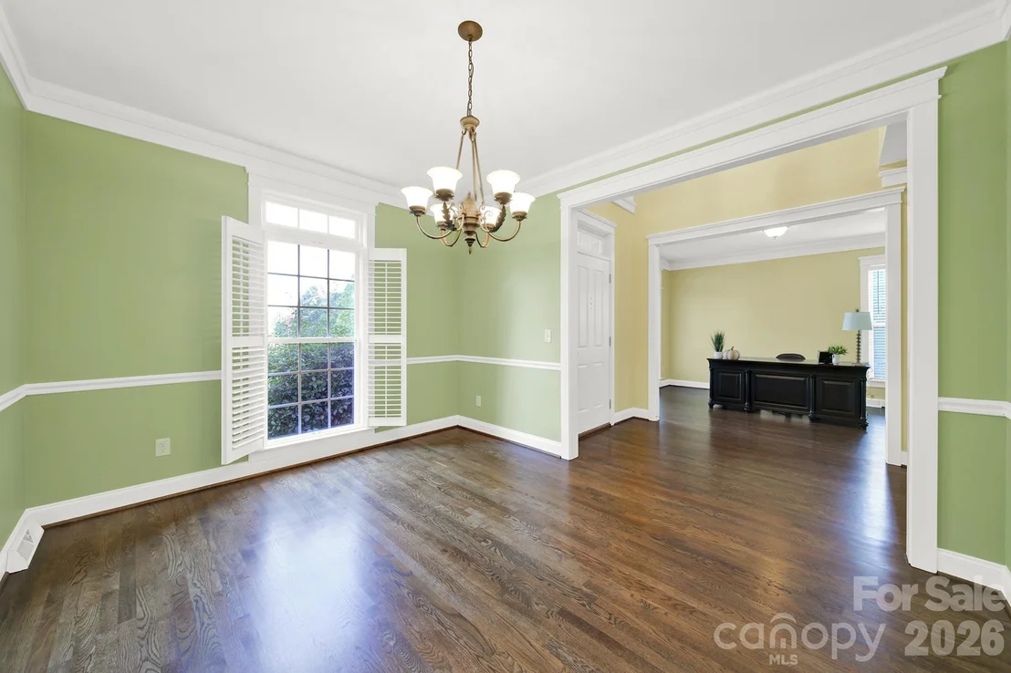 Photo of 1512 Calvin Hal Road