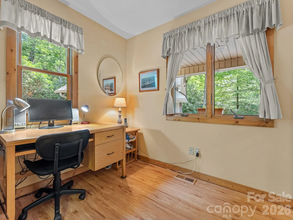 Photo of 620 Thunder Road