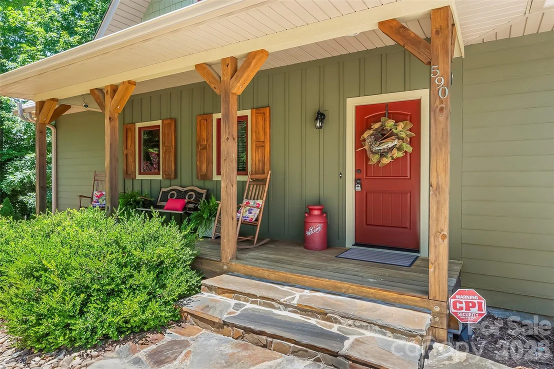 Photo of 590 Larkhaven Drive