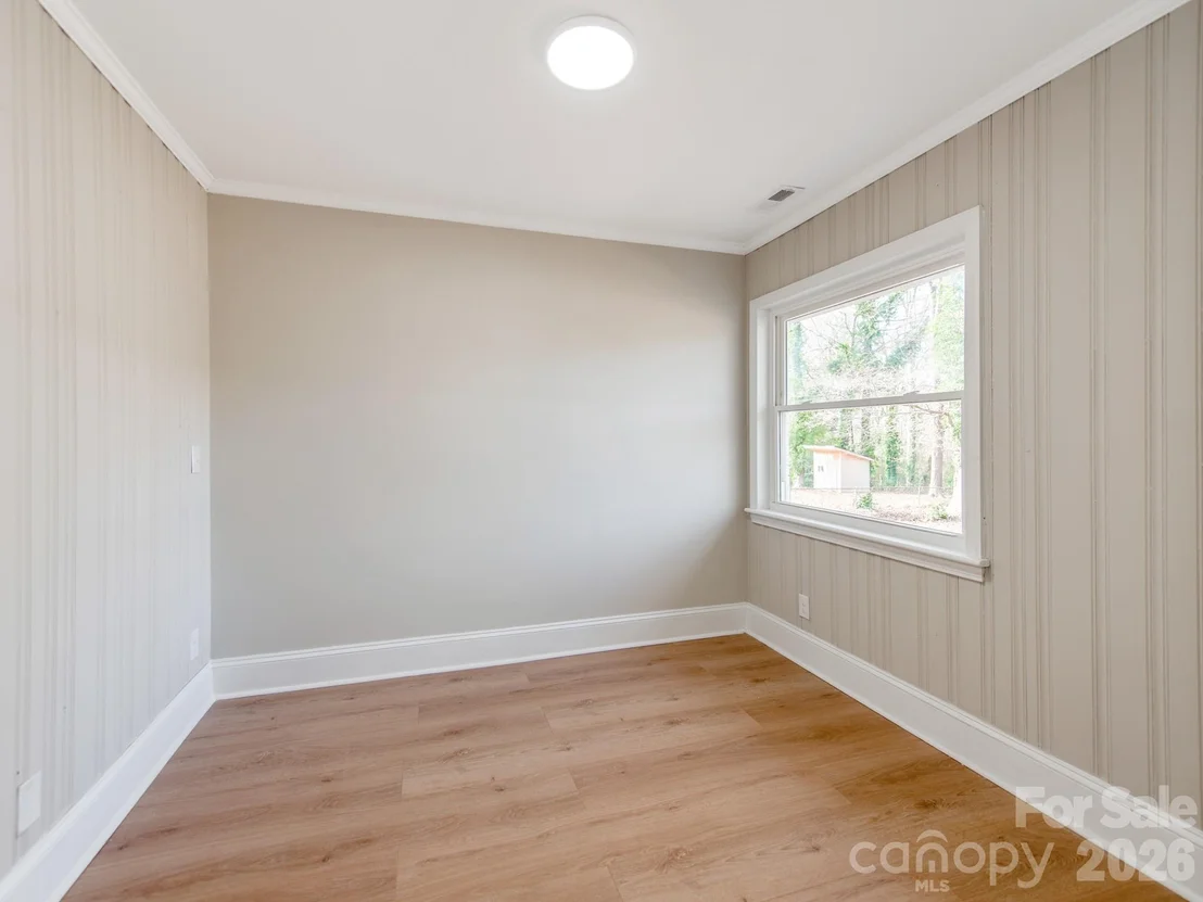 Photo of 2025 Birchcrest Drive
