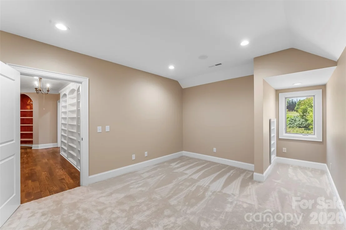 Photo of 1090 Pearidge Road