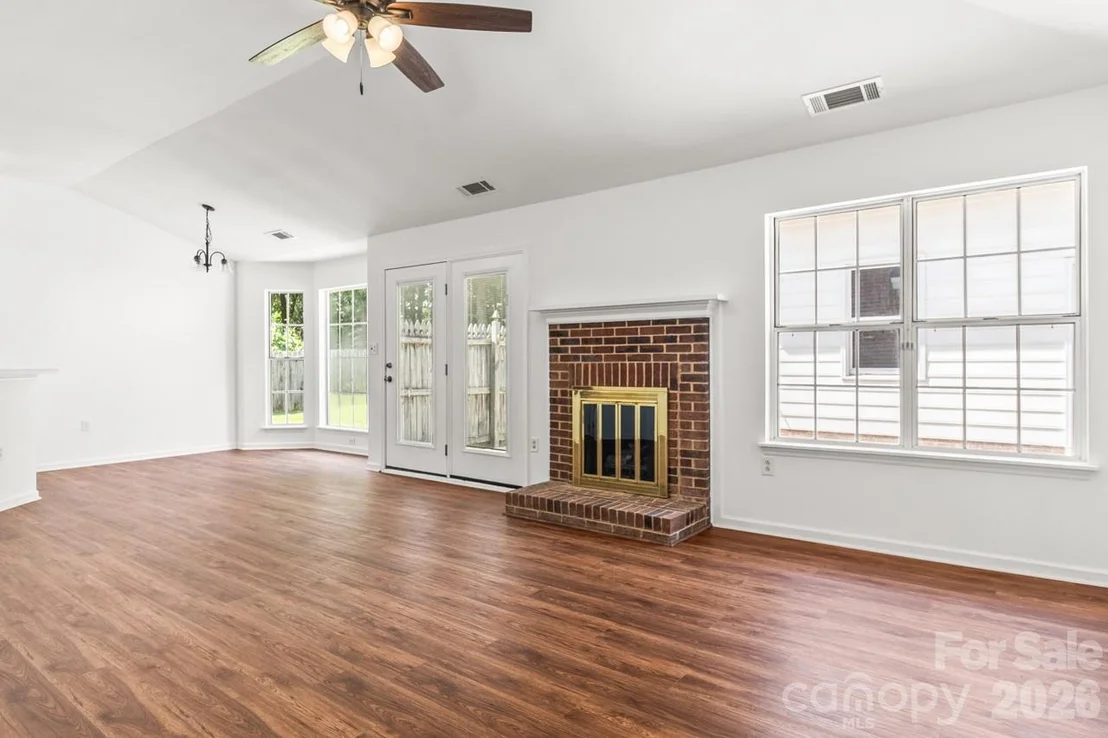 Photo of 739 Oakbluff Circle
