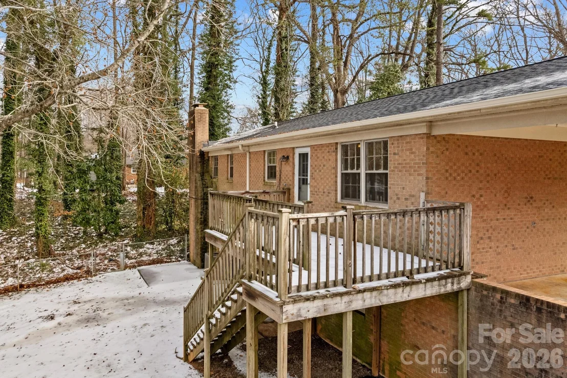 Photo of 535 Log Barn Road