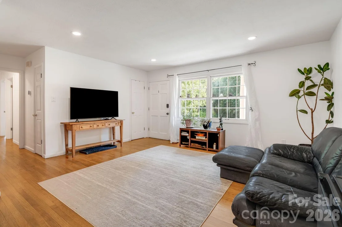Photo of 5 W Maple Drive