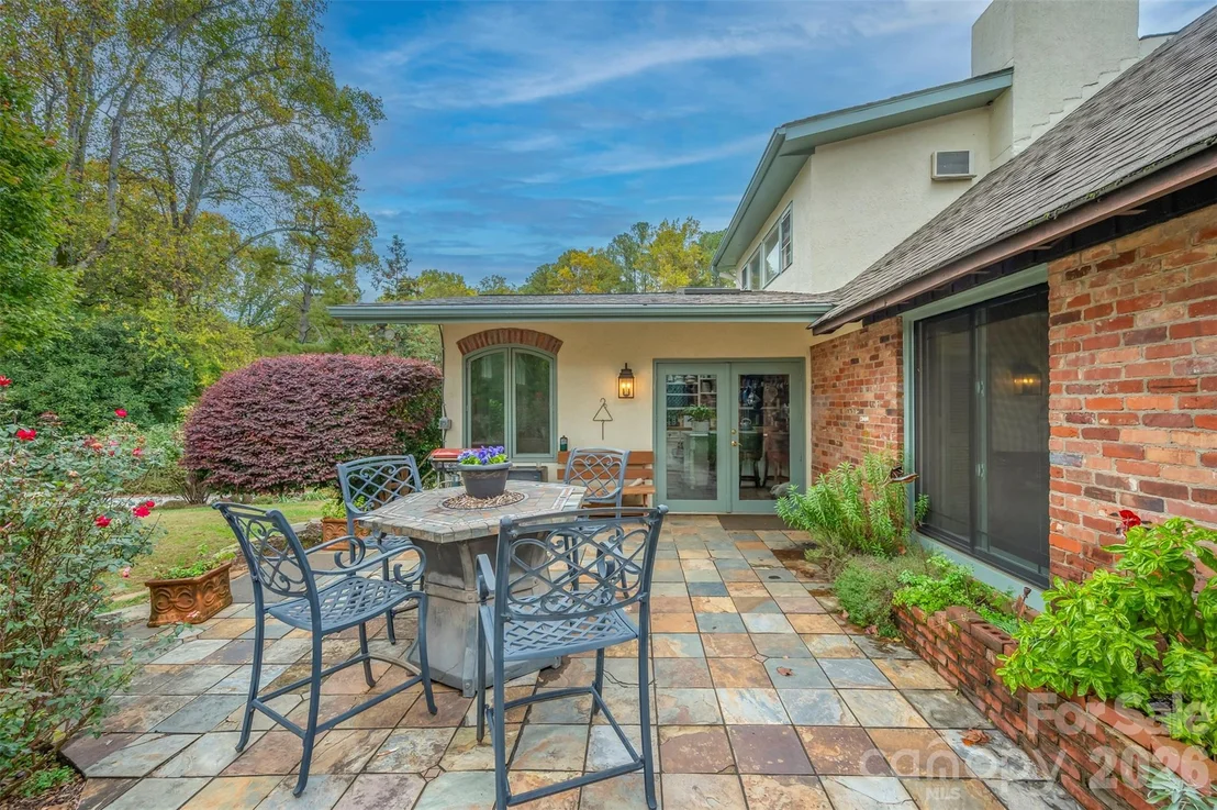 Photo of 936 Golden Road