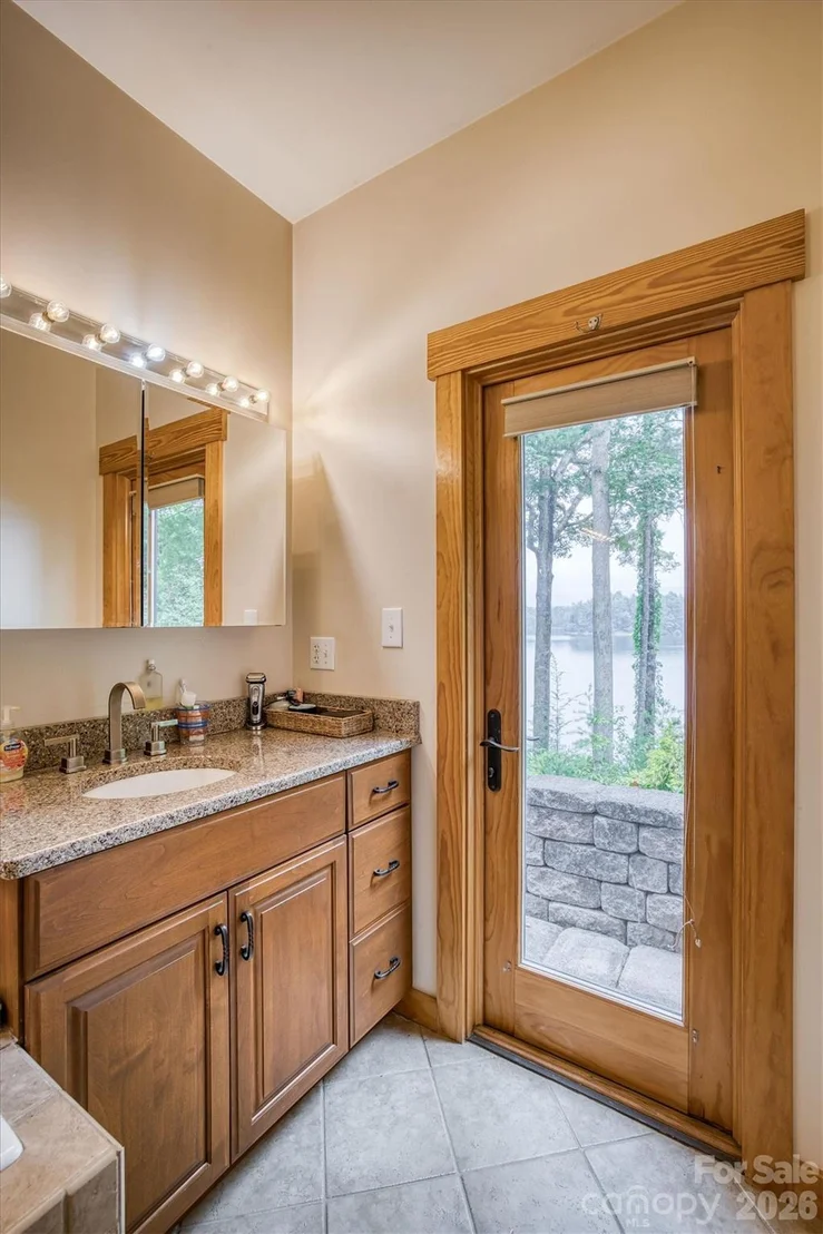 Photo of 5162 Beech Bluff Drive