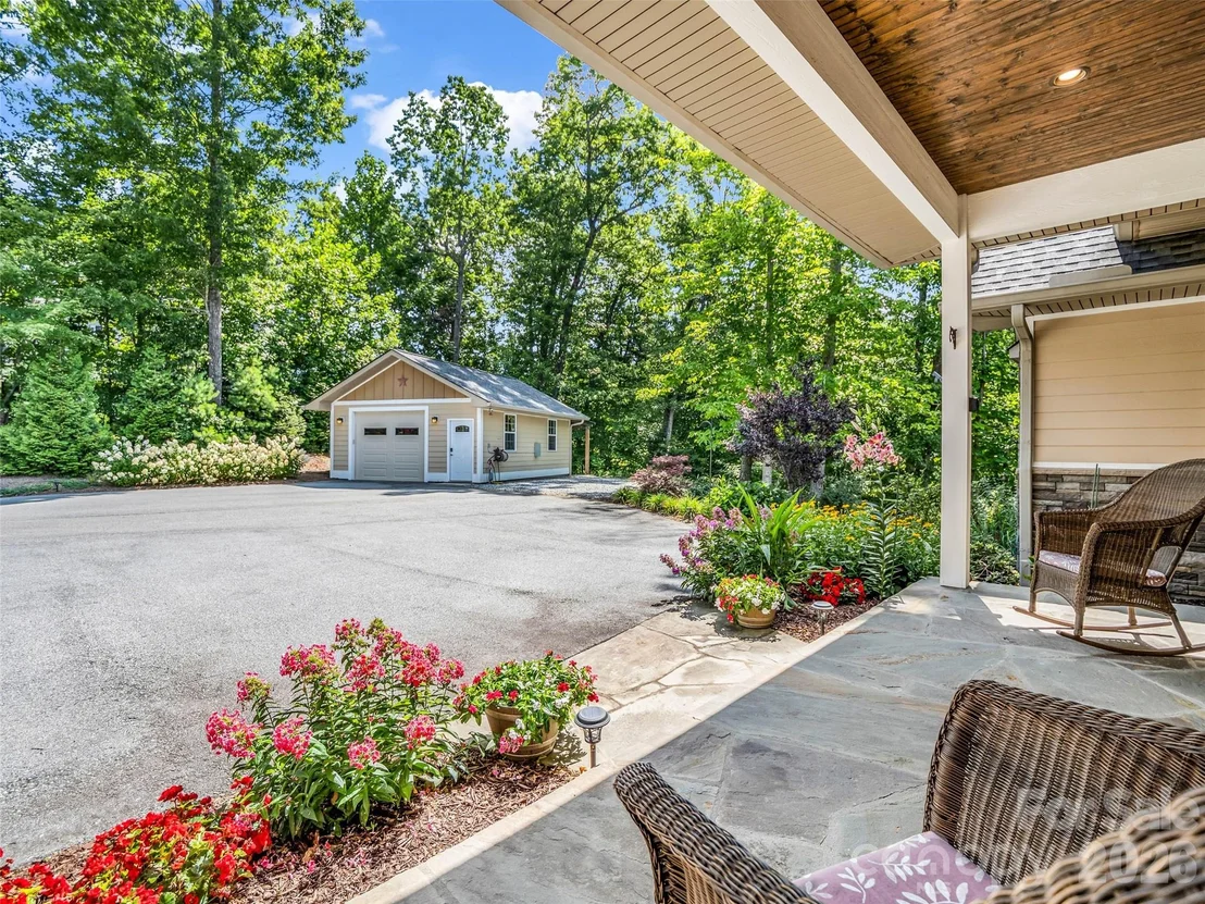 Photo of 930 Big Raven Lane