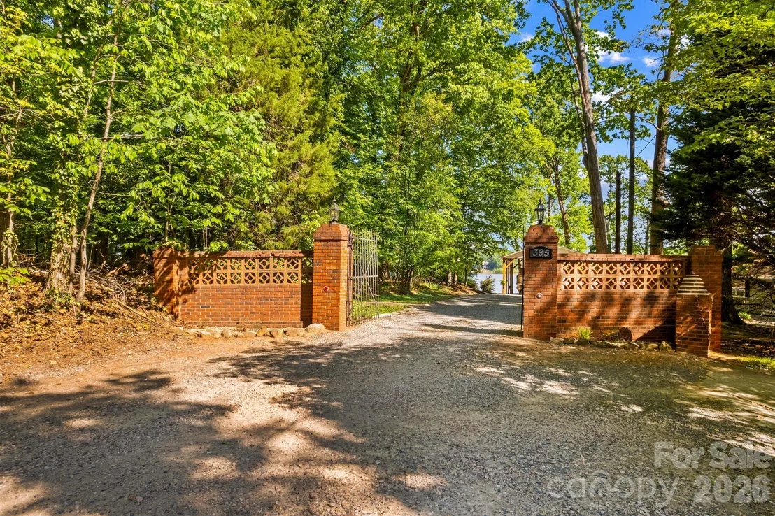 Photo of 395 Rendleman Drive