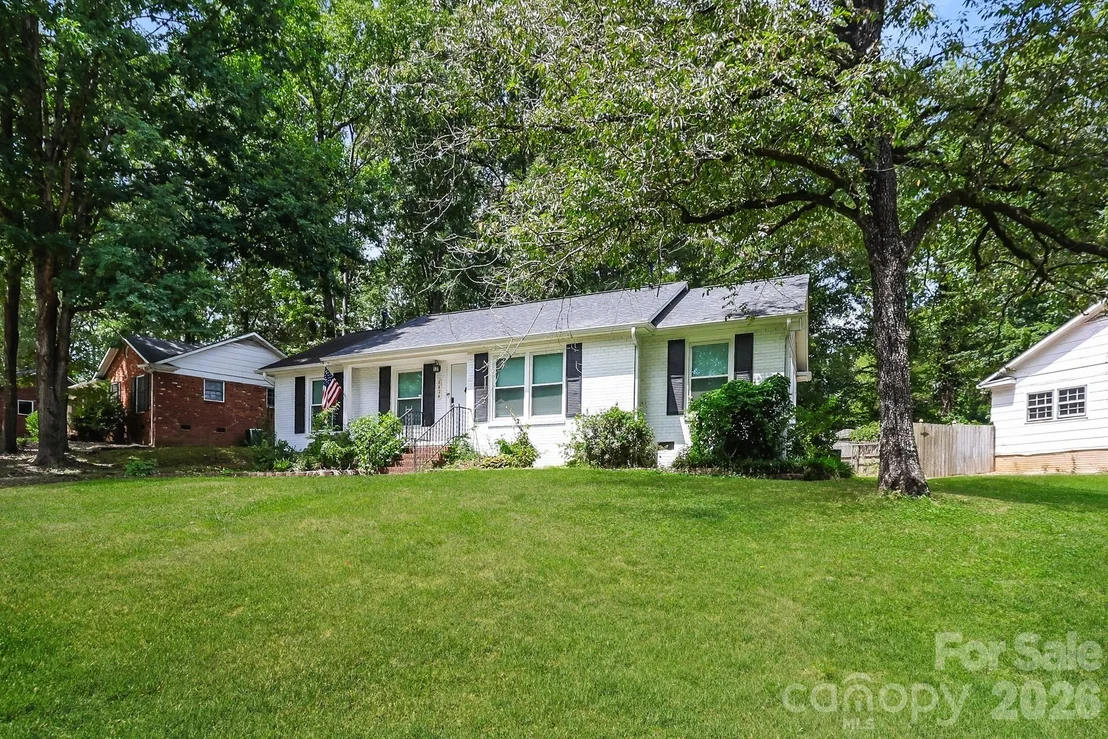 Photo of 6424 Springfield Drive