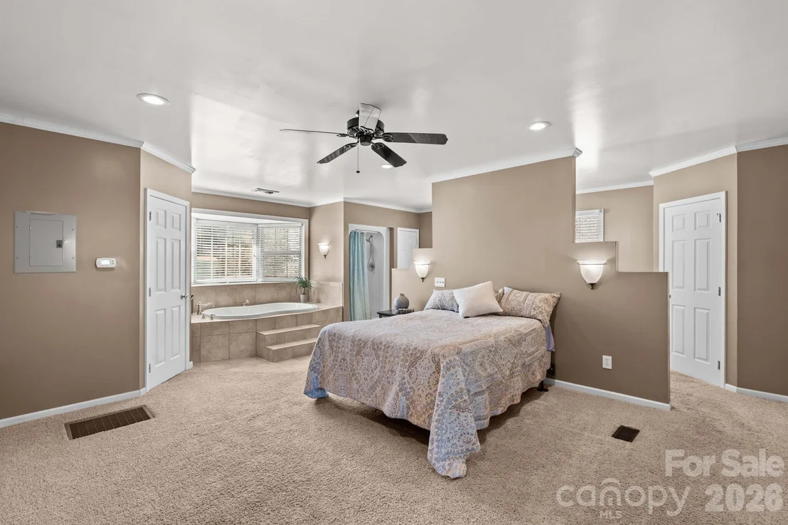 Photo of 5075 Lakeview Drive