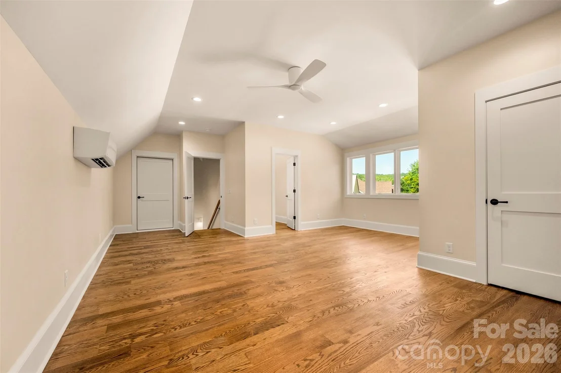 Photo of 978 Mapleton Lane