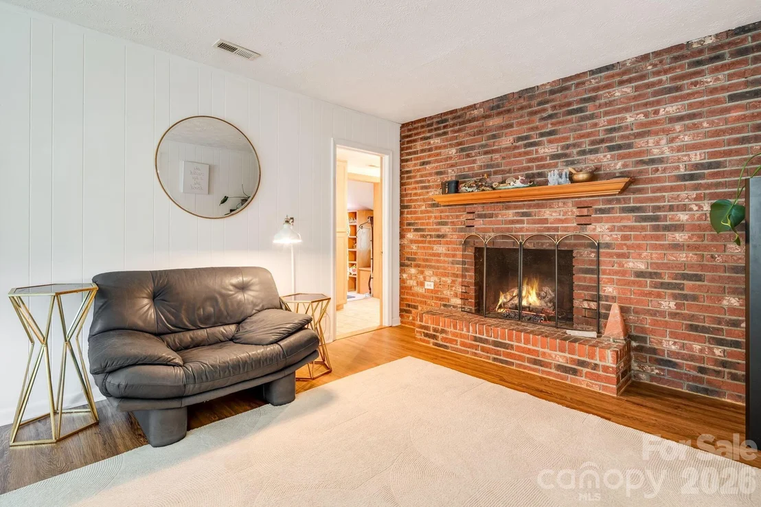 Photo of 5 W Maple Drive
