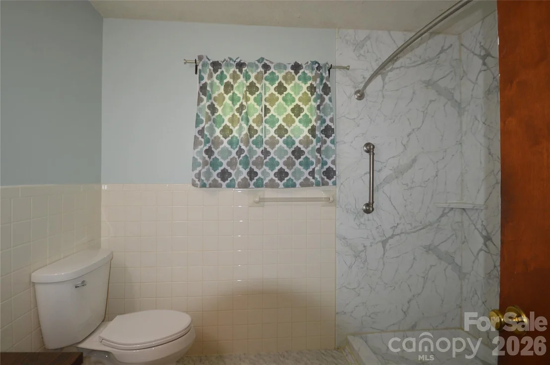 Photo of 184 Laurel Road