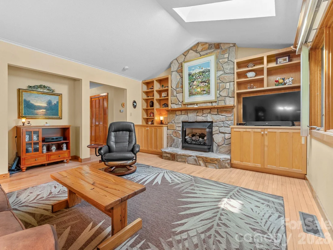 Photo of 620 Thunder Road